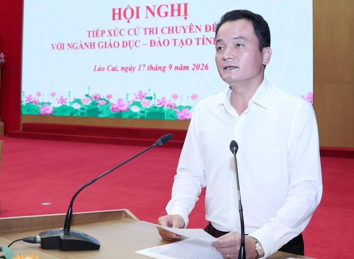 Phó Chủ tịch UBND tỉnh - Giàng Quốc Hưng phát biểu tiếp thu, giải trình các ý kiến, kiến nghị của cử tri.