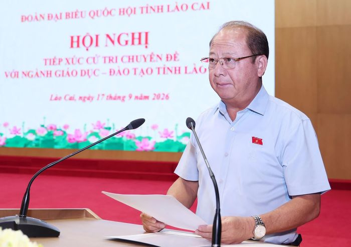 Ông Sùng A Lềnh - Ủy viên Ban Chấp hành Đảng bộ tỉnh, Phó Trưởng Đoàn đại biểu Quốc hội chuyên trách tỉnh phát biểu định hướng nội dung kiến nghị.