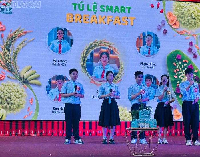 Vòng chung kết có sự tham gia của nhiều nhóm học sinh THPT.