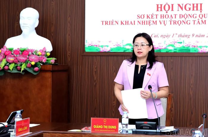 Đồng chí Giàng Thị Dung - Phó Bí thư Tỉnh ủy, Trưởng Đoàn ĐBQH tỉnh phát biểu chỉ đạo tại hội nghị.