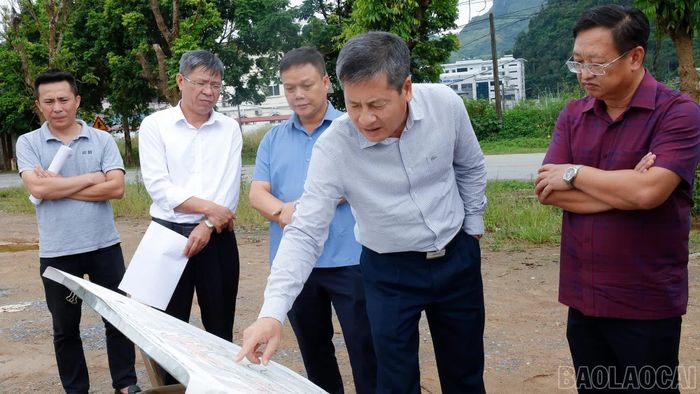 Kiểm tra thực tế Dự án Xây dựng hạ tầng khu đô thị phía Đông chợ trung tâm xã Mường Khương.