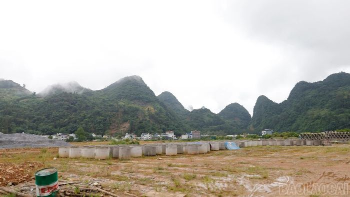 Một số dự án trên địa bàn khu vực Mường Khương chậm tiến độ do vướng mắc trong khâu giải phóng mặt bằng.