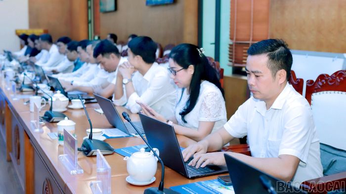 Đại biểu dự buổi làm việc.