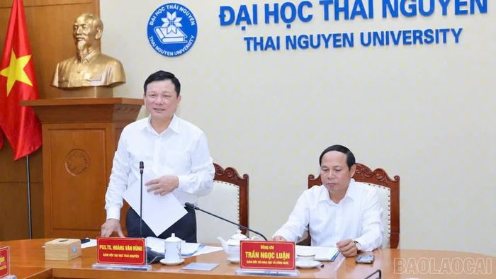 PGS.TS. Hoàng Văn Hùng, Giám đốc Đại học Thái Nguyên phát biểu tại buổi làm việc.