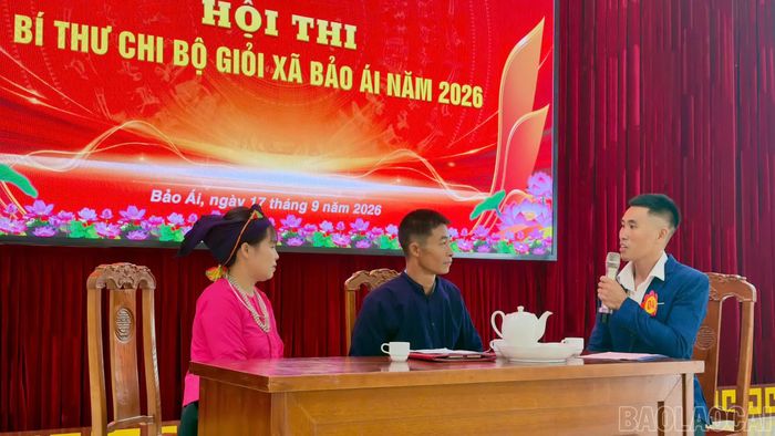 Các thí sinh tranh tài tại các phần thi.