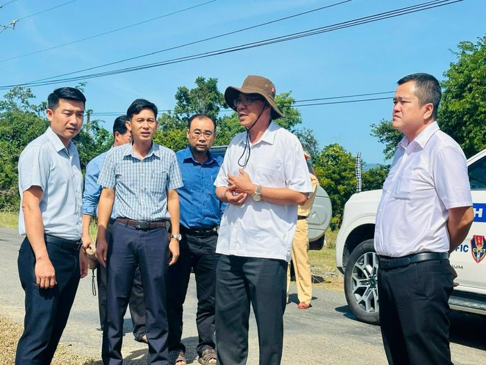 Phó Chủ tịch UBND tỉnh Nguyễn Minh trong đợt làm việc tại xã Sông Lũy