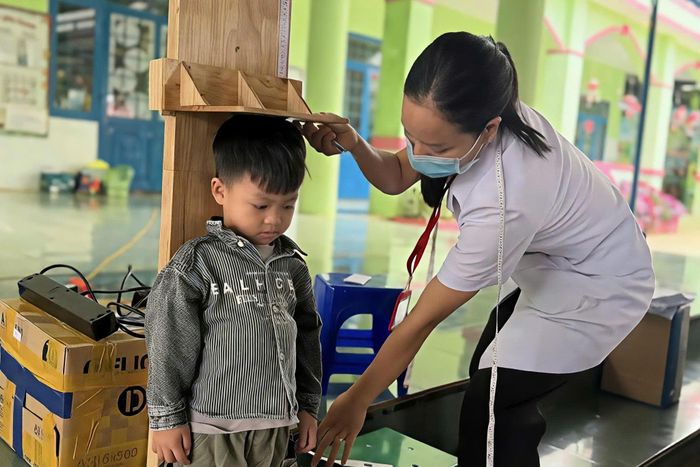 Xã Tuy Đức tổ chức khám sức khỏe, sàng lọc miễn phí cho trẻ dưới 6 tuổi