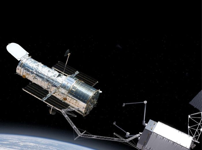 Vệ tinh Mỹ ghép nối với kính viễn vọng không gian Hubble. Trung Quốc tiến thêm một bước khi vừa ghép nối, vừa di chuyển mục tiêu đi chỗ khác. Ảnh: NASA