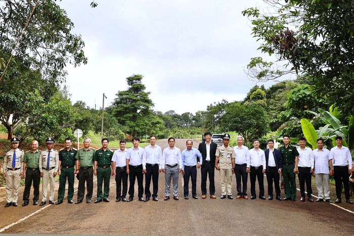 Các xã khu vực biên giới Lâm Đồng thường xuyên tổ chức các đoàn công tác giao lưu, hỗ trợ các địa phương của Mondulkiri