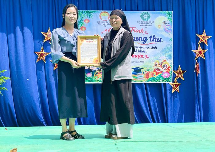 Đoàn nhận thư cảm ơn của trường
