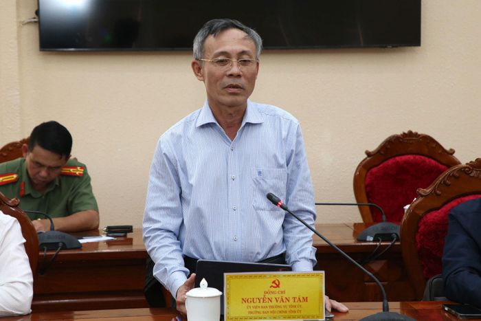 Ủy viên Ban Thường vụ Tỉnh ủy, Trưởng Ban Nội chính Tỉnh ủy Lâm Đồng Nguyễn Văn Tám góp ý vào các quy chế làm việc, nhiệm vụ của Tổ Chỉ đạo