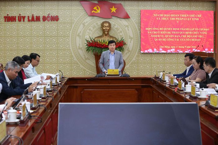Đồng chí Y Thanh Hà Niê Kđăm, Ủy viên Ban Chấp hành Trung ương Đảng, Bí thư Tỉnh ủy, Trưởng Đoàn đại biểu Quốc hội tỉnh Lâm Đồng phát biểu tại cuộc họp