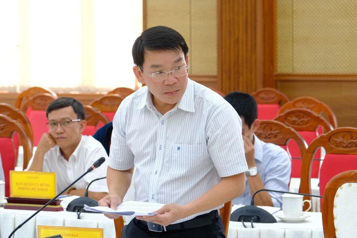 Ông Trần Văn Diêu, Phó Giám đốc Sở Nông nghiệp và Môi trường báo cáo tiến độ thực hiện giải ngân vốn của đơn vị