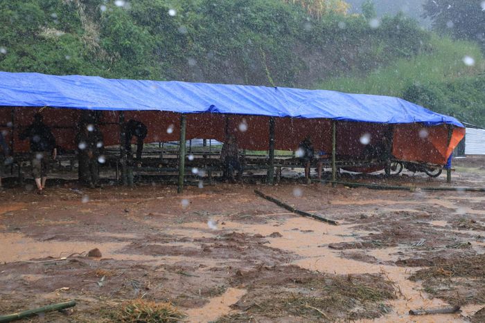 Thời tiết tiếp tục có mưa lớn, nguy cơ xảy ra sạt trượt