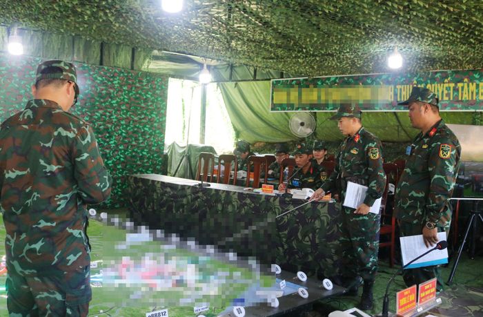 Một tình huống trong tập diễn tập tác chiến của phường.