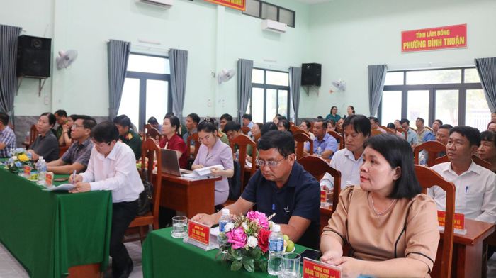 Các đại biểu tham dự hội nghị.