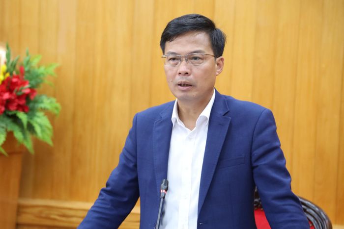 Đồng chí Đinh Văn Tuấn, Tỉnh ủy viên, Phó Chủ tịch UBND tỉnh yêu cầu các đơn vị đẩy nhanh công tác khám sức khỏe định kỳ, khám sàng lọc miễn phí cho người dân