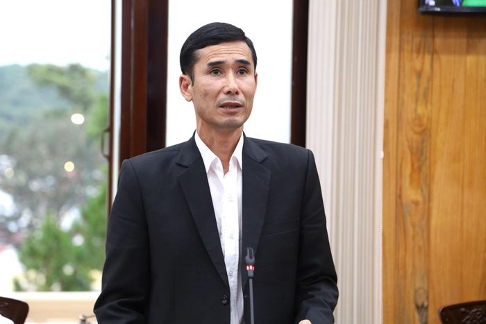 Phó Giám đốc Bảo hiểm xã hội tỉnh Lâm Đồng Kiều Công Minh phát biểu tại buổi làm việc