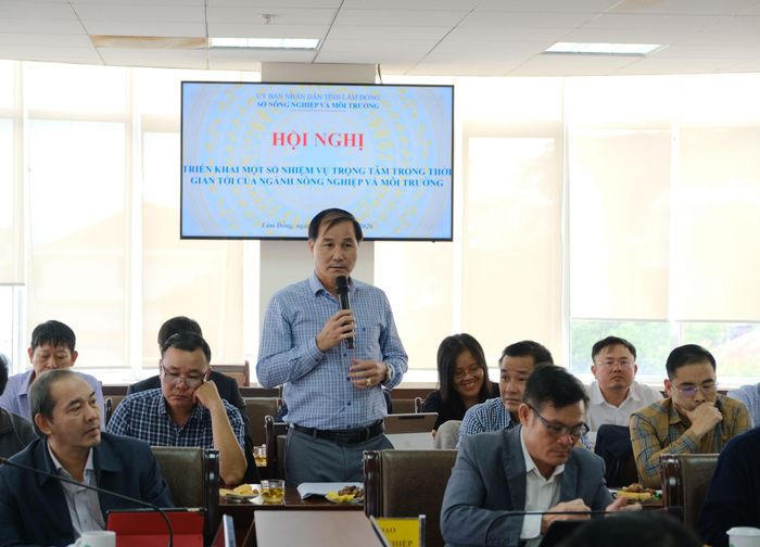 Đại diện các phòng chuyên môn nêu ý kiến tại buổi làm việc