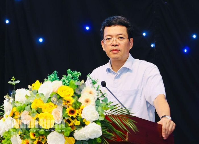 Đồng chí Khúc Mạnh Kiên, Tỉnh ủy viên, Phó Trưởng Ban Tuyên giáo Tỉnh ủy phát biểu tại lớp bồi dưỡng.
