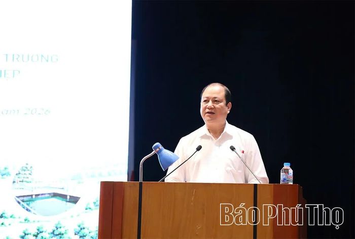 Đồng chí Hoàng Long Biên - Trưởng Ban Quản lý các khu công nghiệp tỉnh phát biểu tại hội nghị.