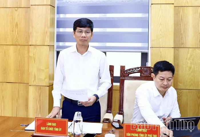Đại diện lãnh đạo Ban Tổ chức Tỉnh ủy phát biểu tại buổi làm việc.