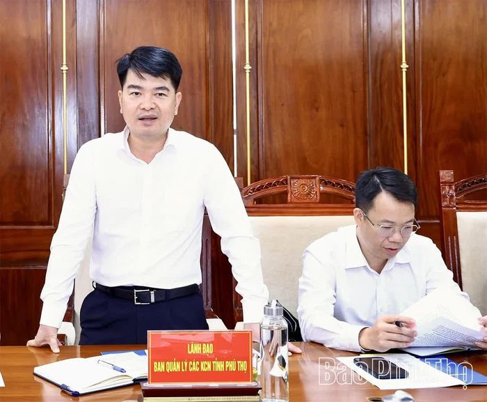 Đại diện lãnh đạo Ban Quản lý các khu công nghiệp tỉnh phát biểu tại buổi làm việc.
