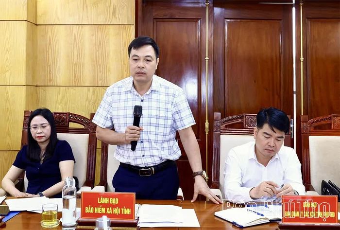 Đại diện lãnh đạo Bảo hiểm Xã hội tỉnh phát biểu tại buổi làm việc.