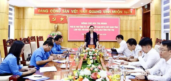 Toàn cảnh buổi làm việc.