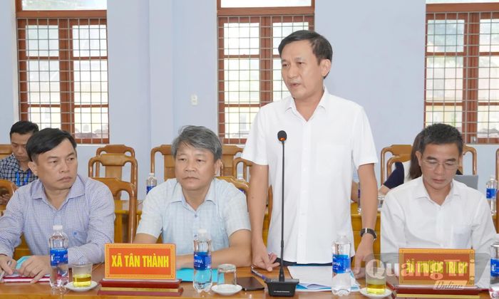 Đại diện lãnh đạo UBND xã Thượng Trạch báo cáo tại buổi làm việc - Ảnh: N.H