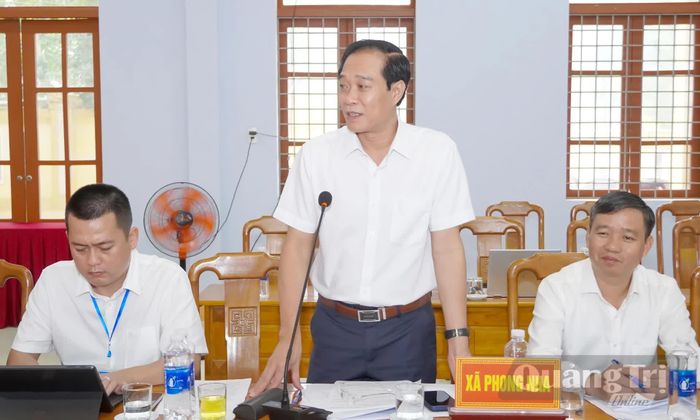 Đại diện Đảng ủy xã Phong Nha báo cáo tại buổi làm việc - Ảnh: N.H