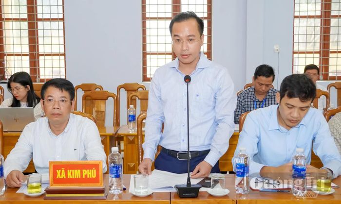 Đại diện lãnh đạo UBND xã Kim Phú báo cáo tại buổi làm việc - Ảnh: N.H