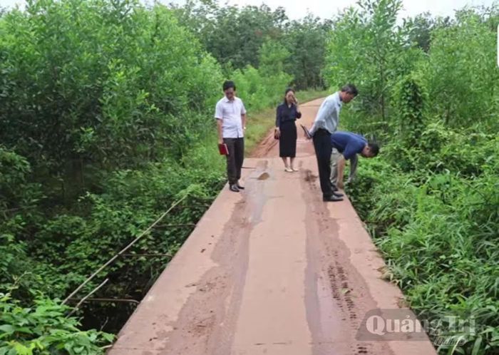 Một công trình giao thông trên địa bàn xã Cồn Tiên qua thanh tra phát hiện có vi phạm - Ảnh: B.T