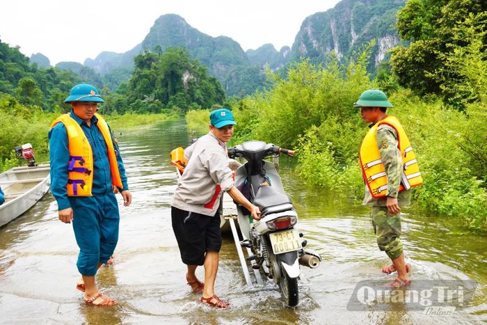 Hung Trâu nằm trên tuyến độc đạo vào bản Yên Hợp, nơi có đồng bào Rục sinh sống - Ảnh: X.P