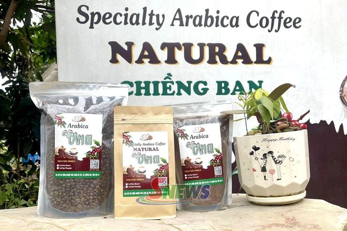 Sản phẩm cà phê "Cầm ơi" của HTX Nông nghiệp Sàng Nà Tre, xã Chiềng Mai.