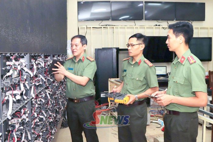 Cán bộ Công an tỉnh kiểm tra, bổ sung, nâng cấp hệ thống camera giám sát phục vụ đảm bảo ANTT trên địa bàn.