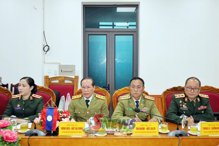 Đại biểu Hiệp hội Cựu chiến binh tỉnh U Đôm Xay, nước CHDCND Lào.