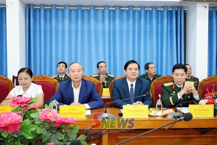 Các đại biểu dự hội đàm.