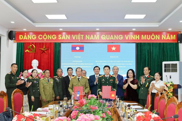 Hội Cựu chiến binh tỉnh Sơn La ký kết biên bản làm việc với Hiệp hội Cựu chiến binh tỉnh U Đôm Xay.