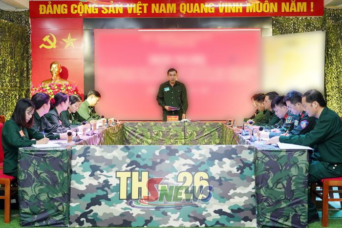Hội nghị Ban Thường vụ Đảng bộ xã ra nghị quyết lãnh đạo chuyển địa phương sang tình trạng khẩn cấp về quốc phòng.