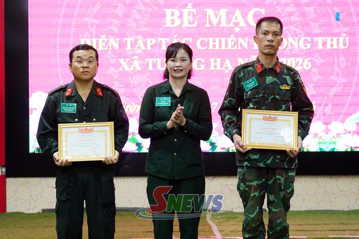 Các tập thể nhận giấy khen của UBND xã Tường Hạ.