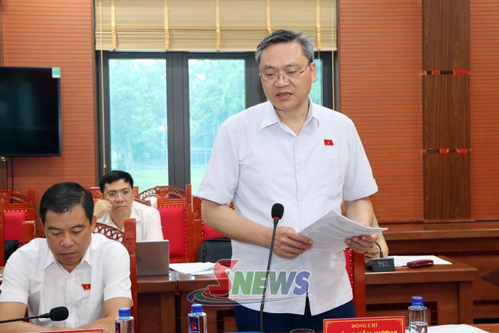 Đồng chí Phó Chủ tịch Hội đồng Dân tộc của Quốc hội phát biểu tại cuộc khảo sát.