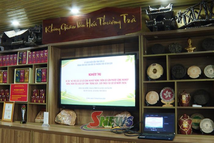 Gian hàng trưng bày sản phẩm "Hồng trà mây".