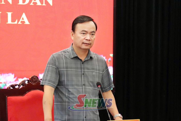 Đồng chí Phó Chủ tịch Thường trực UBND tỉnh chủ trì cuộc họp.