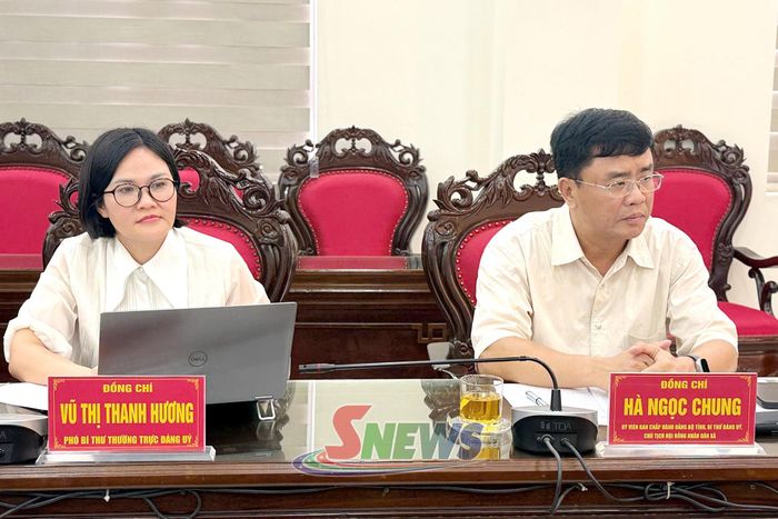 Các đại biểu dự hội nghị tại Đảng ủy xã Phù Yên.