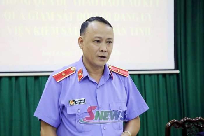 Lãnh đạo Viện Kiểm sát nhân dân tỉnh phát biểu tại hội nghị.