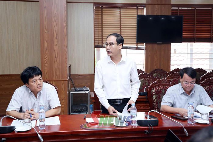 Lãnh đạo xã Sốp Cộp phát biểu tại cuộc kiểm tra.