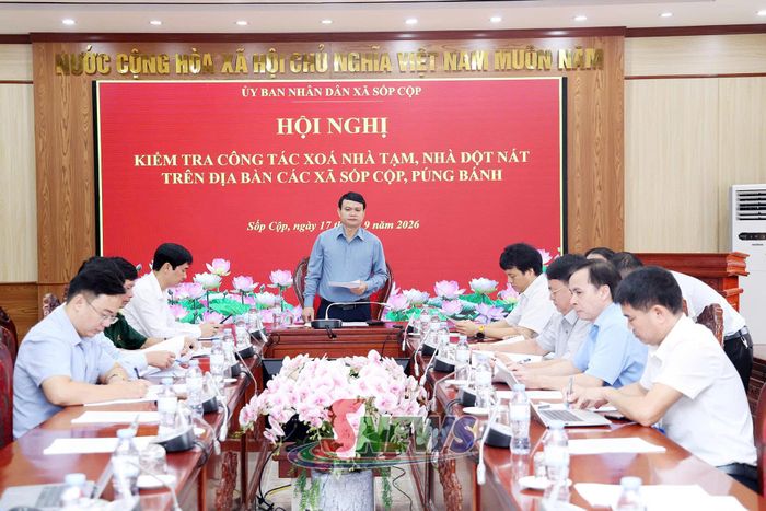 Kiểm tra công tác xóa nhà tạm, nhà dột nát trên địa bàn xã Sốp Cộp, Púng Bánh.