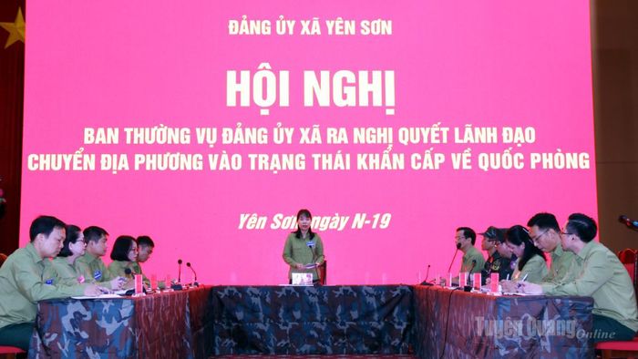 Ban Thường vụ Đảng ủy xã Yên Sơn ra Quyết định lãnh đạo chuyển địa phương vào trạng thái khẩn cấp về quốc phòng tại buổi diễn tập.