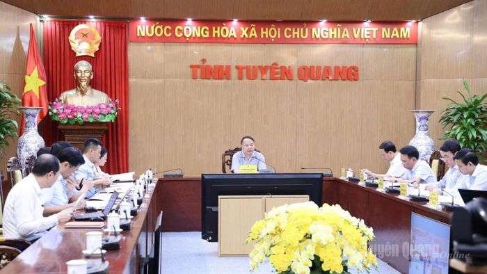 Các đại biểu dự cuộc họp tại Trụ sở chính UBND tỉnh.